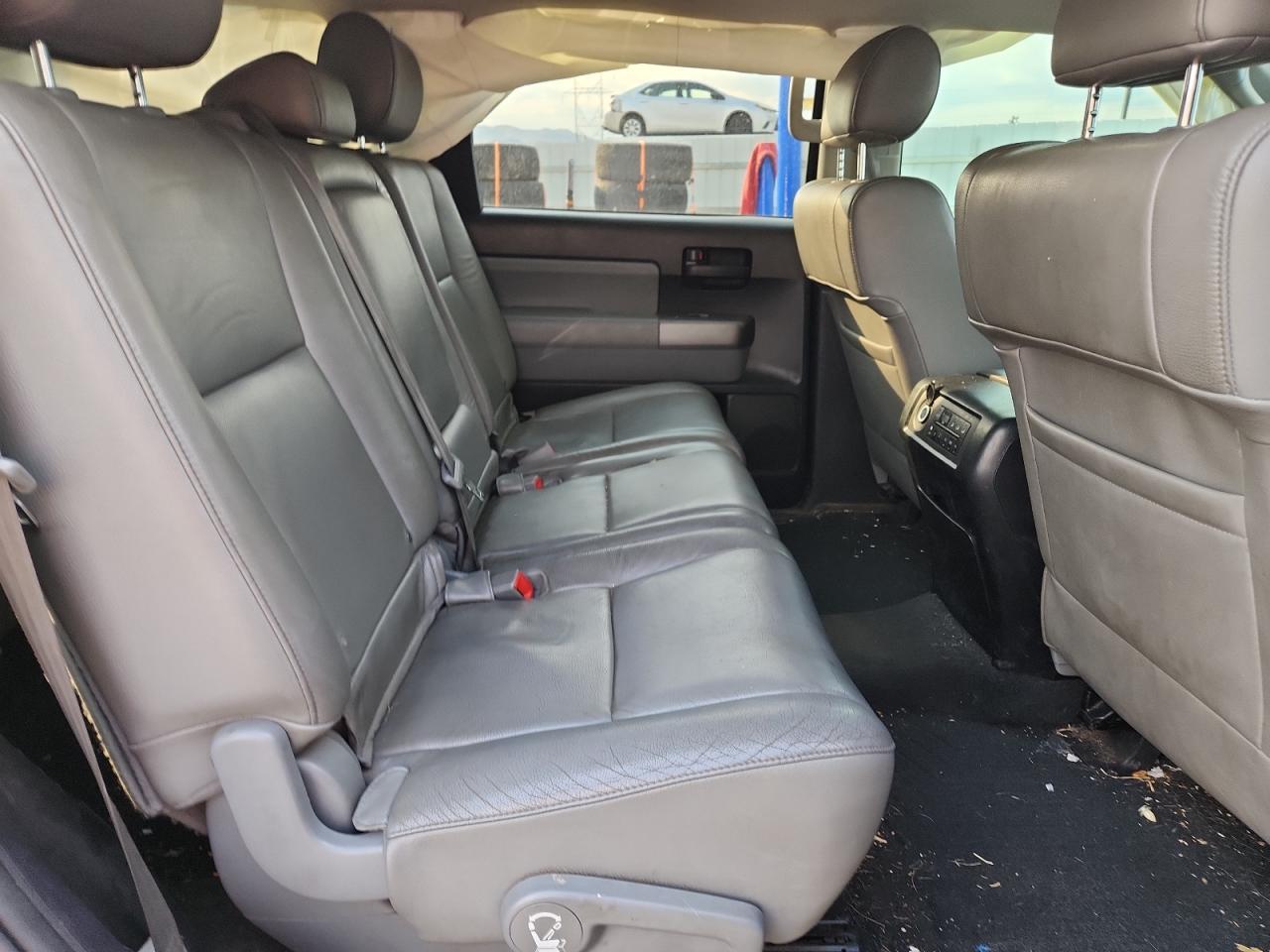 2013 TOYOTA Sequoia