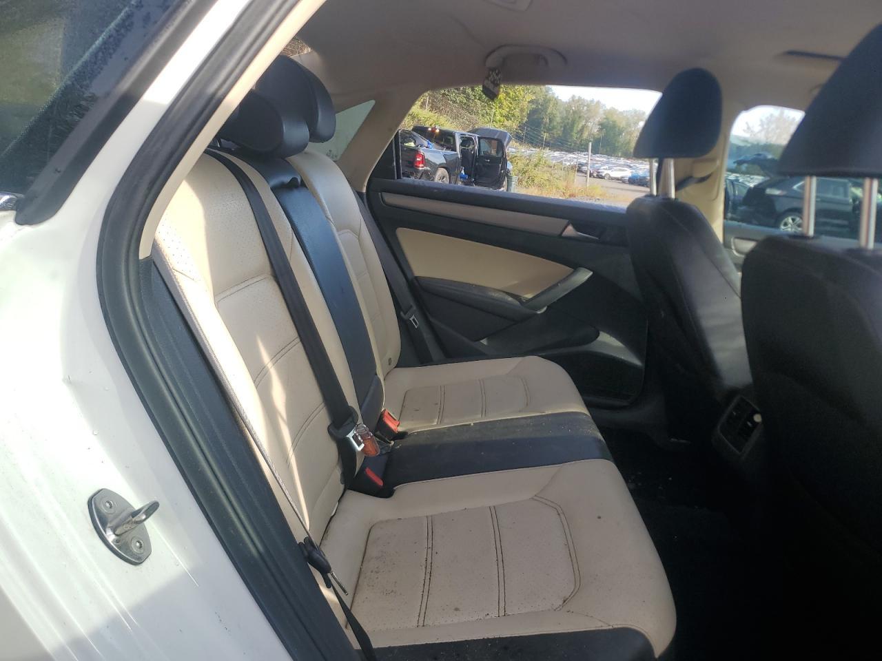 2014 VOLKSWAGEN Passat