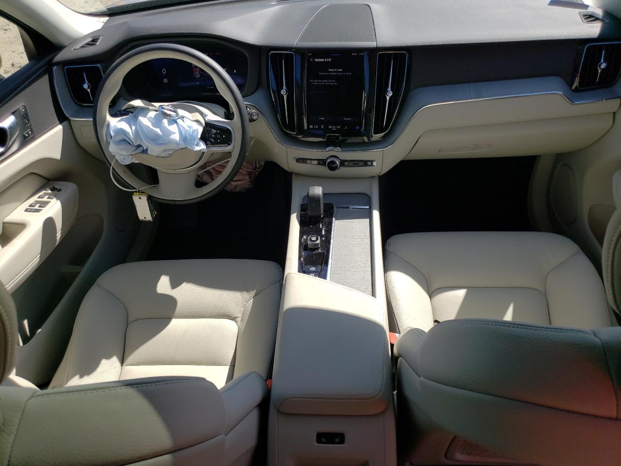 2025 VOLVO XC60