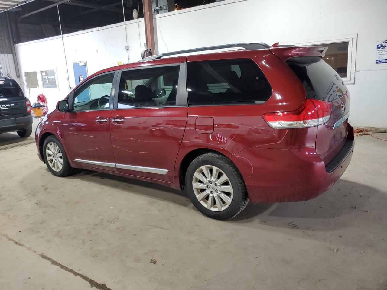 2012 TOYOTA SIENNA