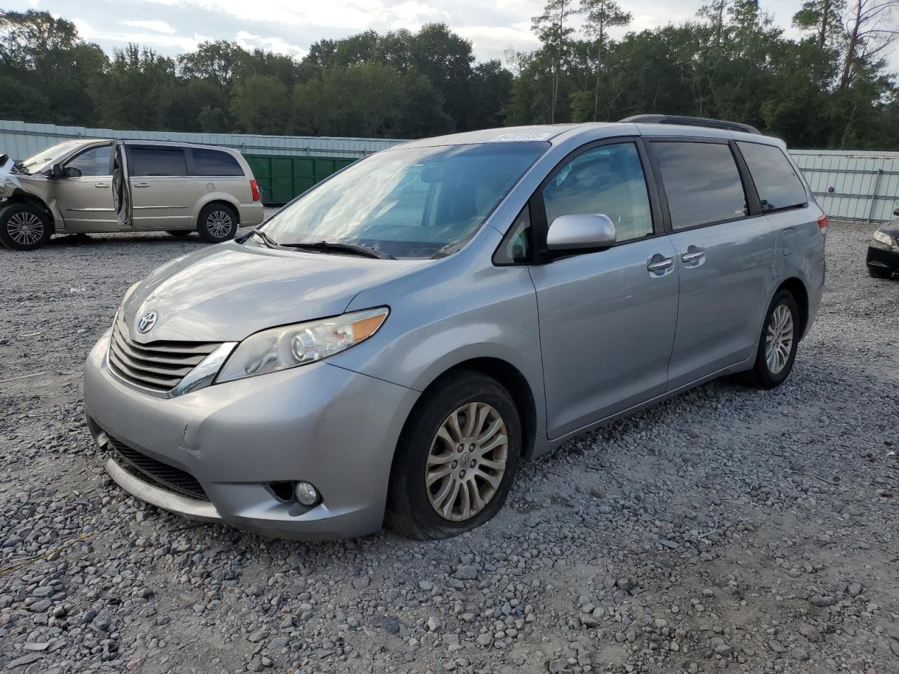 2013 TOYOTA SIENNA