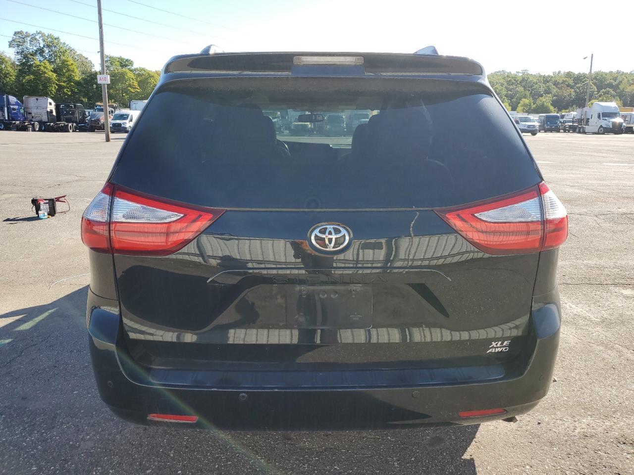 2015 TOYOTA SIENNA
