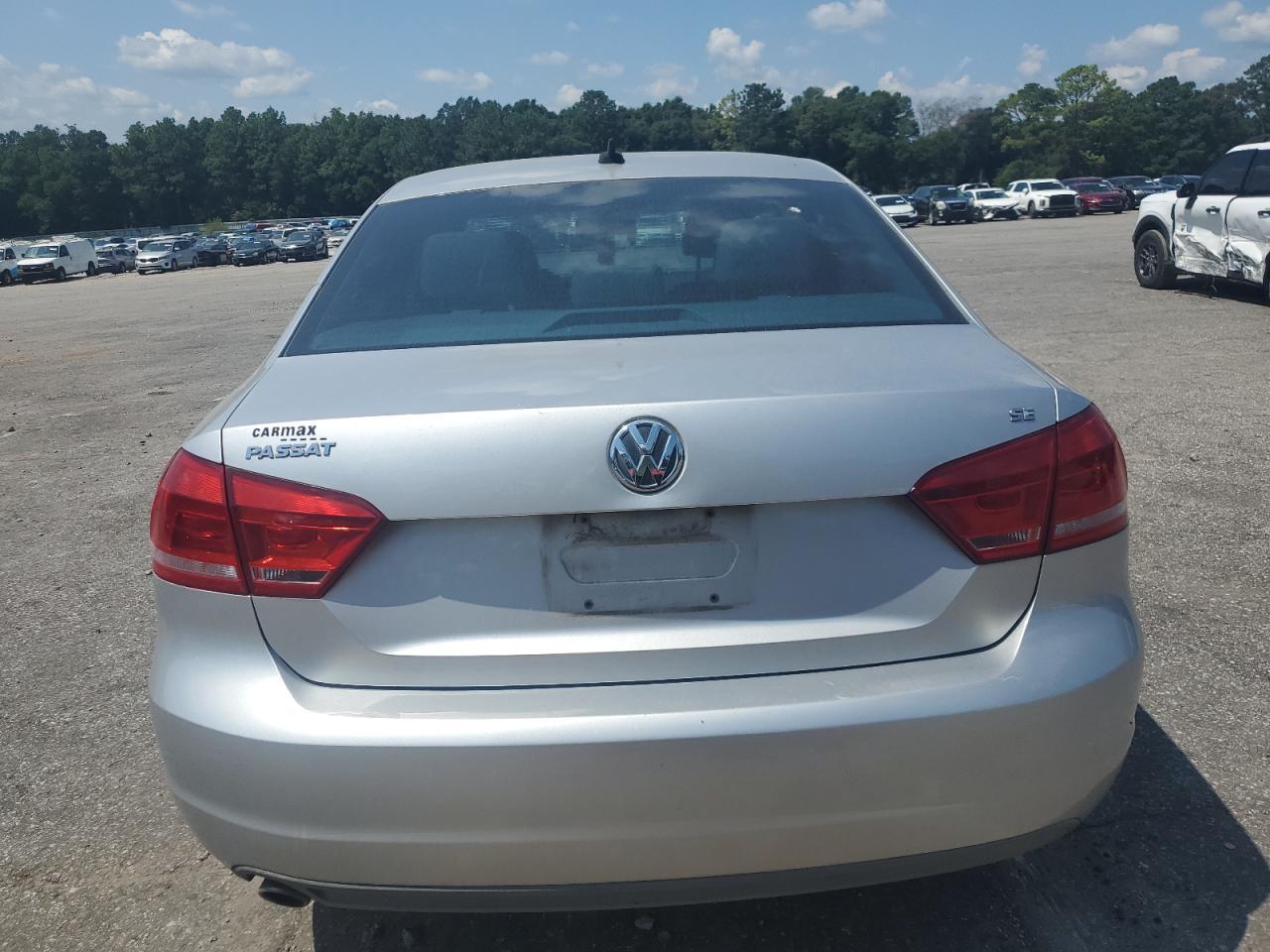 2012 VOLKSWAGEN Passat