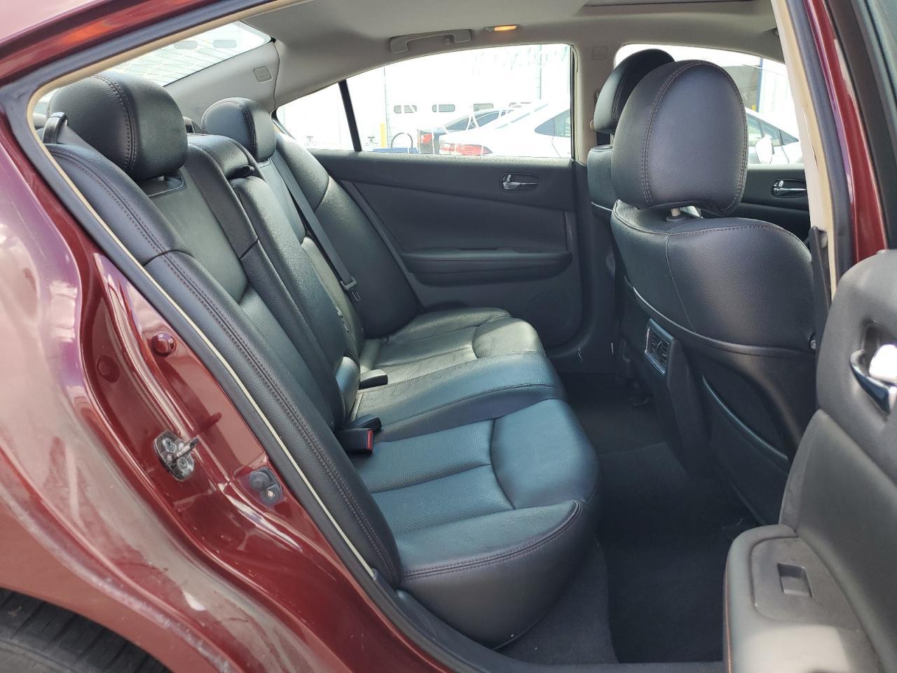 2010 NISSAN Maxima