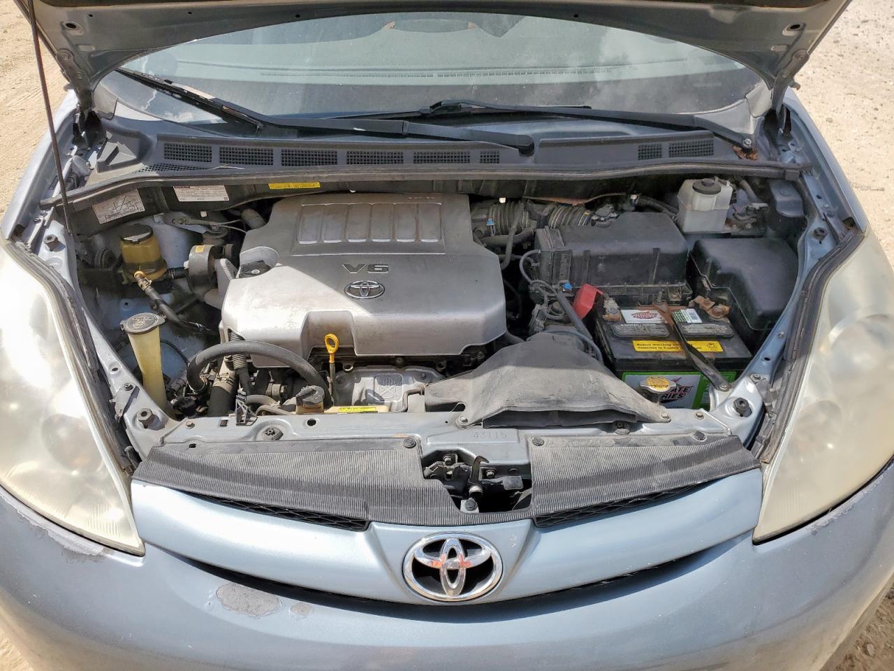 2010 TOYOTA SIENNA
