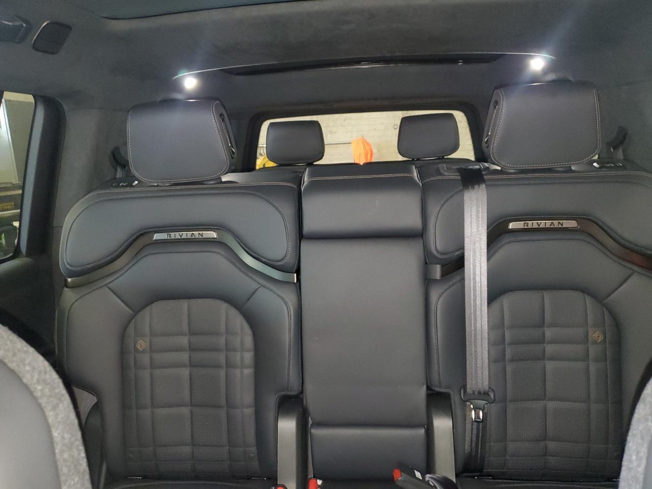 2025 RIVIAN R1s