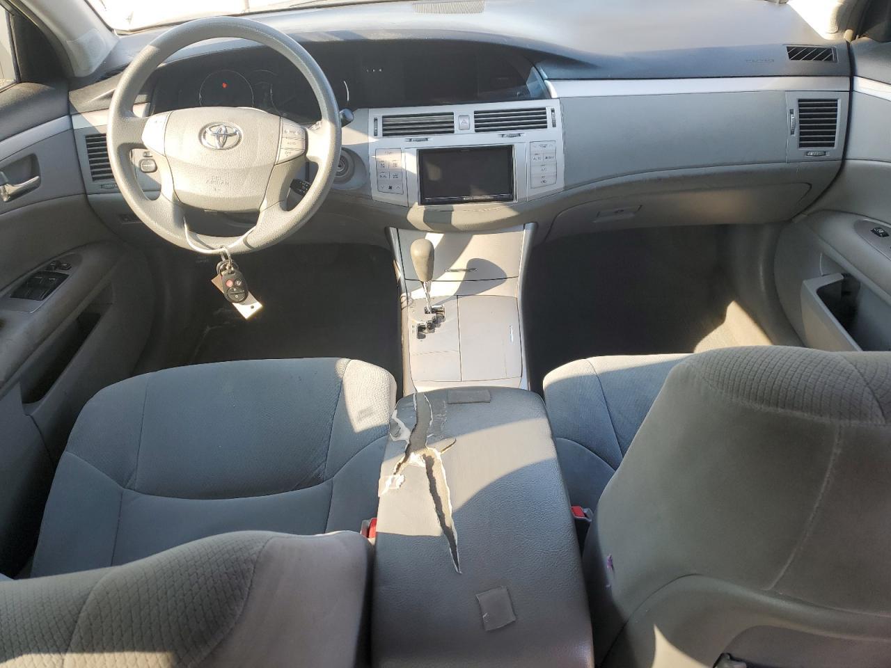 2005 TOYOTA Avalon