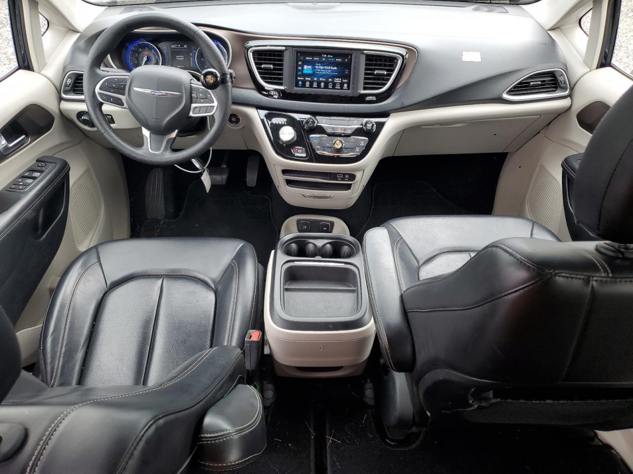 2020 CHRYSLER Voyager