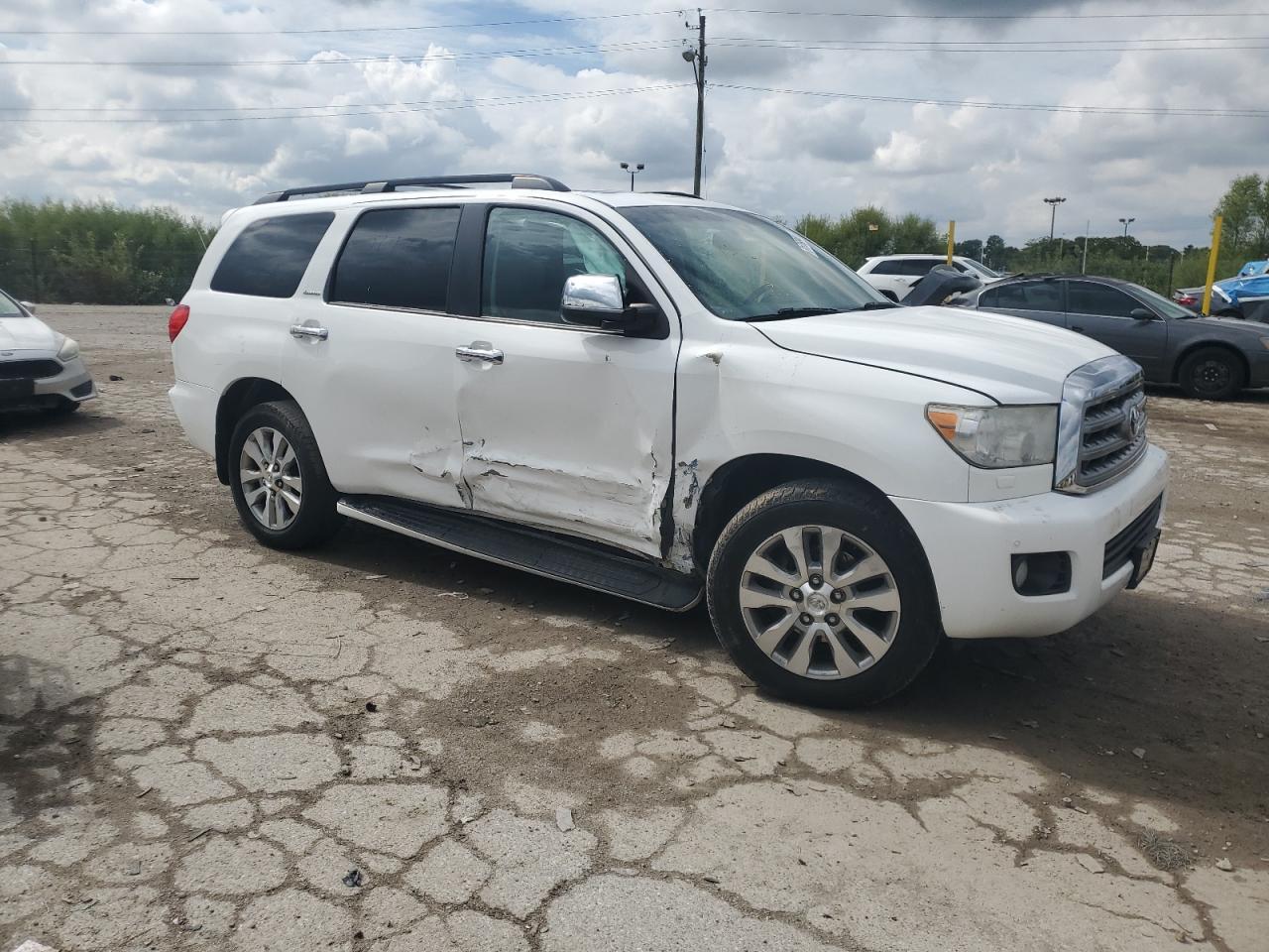 2013 TOYOTA Sequoia