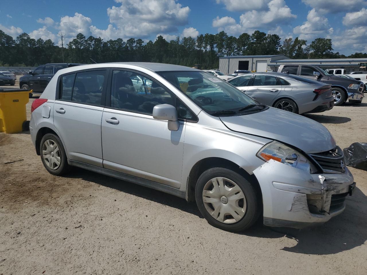 2011 NISSAN VERSA