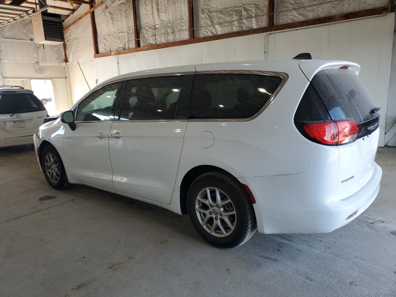 2022 CHRYSLER Voyager