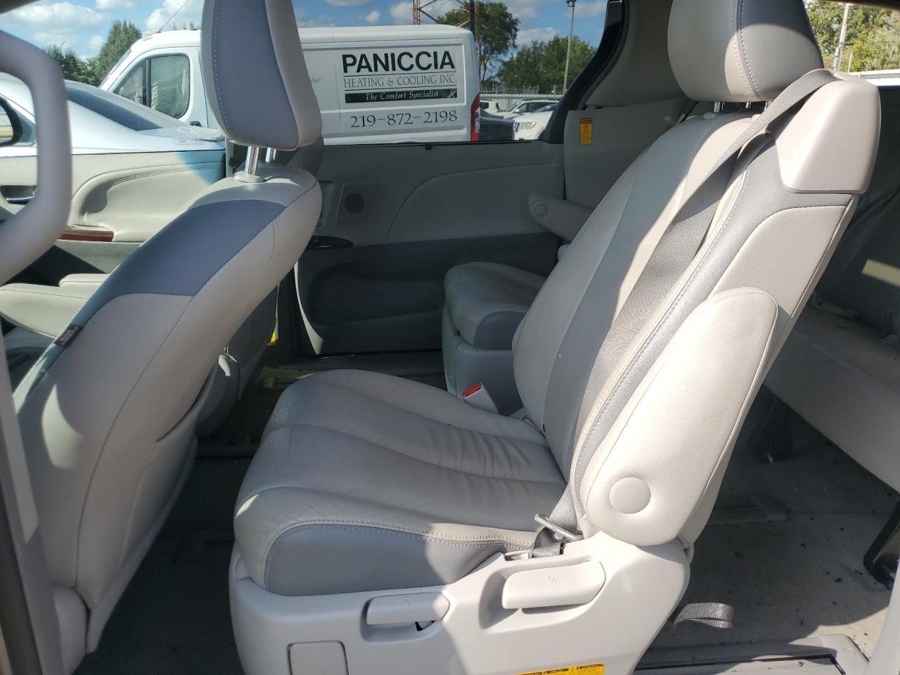 2014 TOYOTA SIENNA