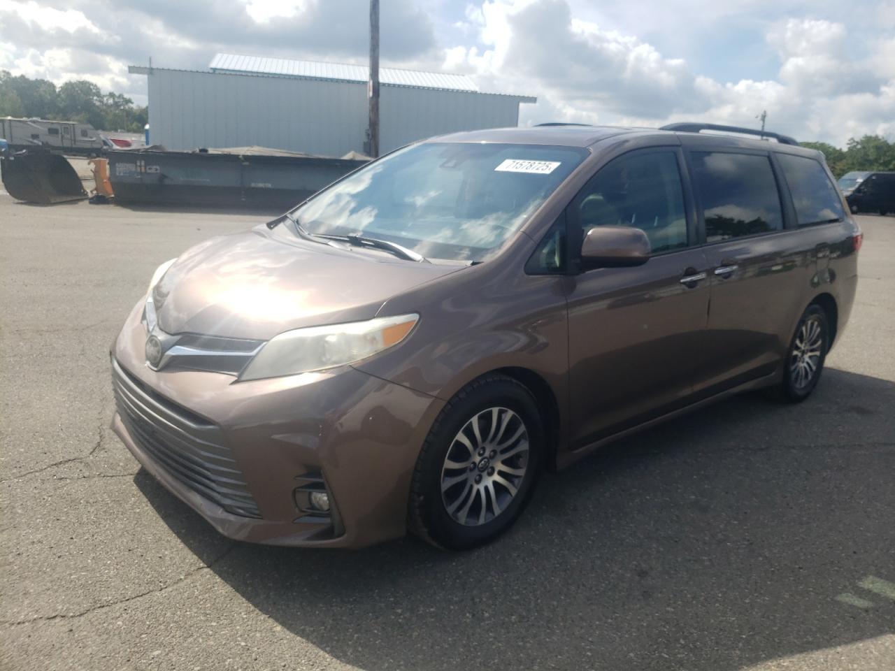 2018 TOYOTA SIENNA