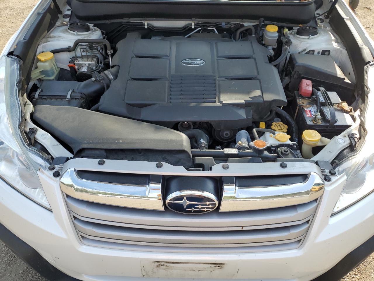 2013 SUBARU Outback