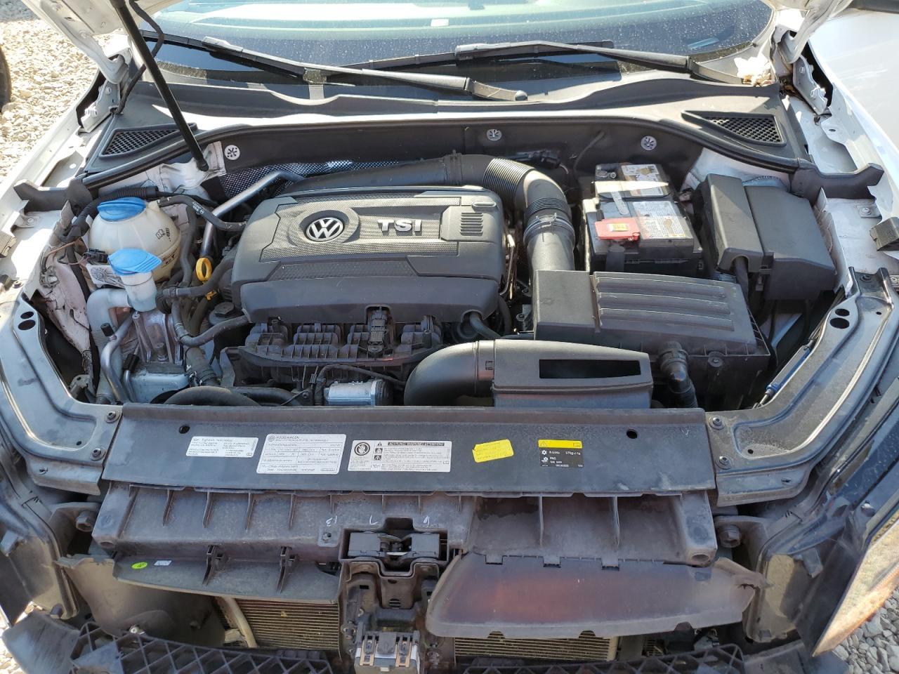 2017 VOLKSWAGEN Passat
