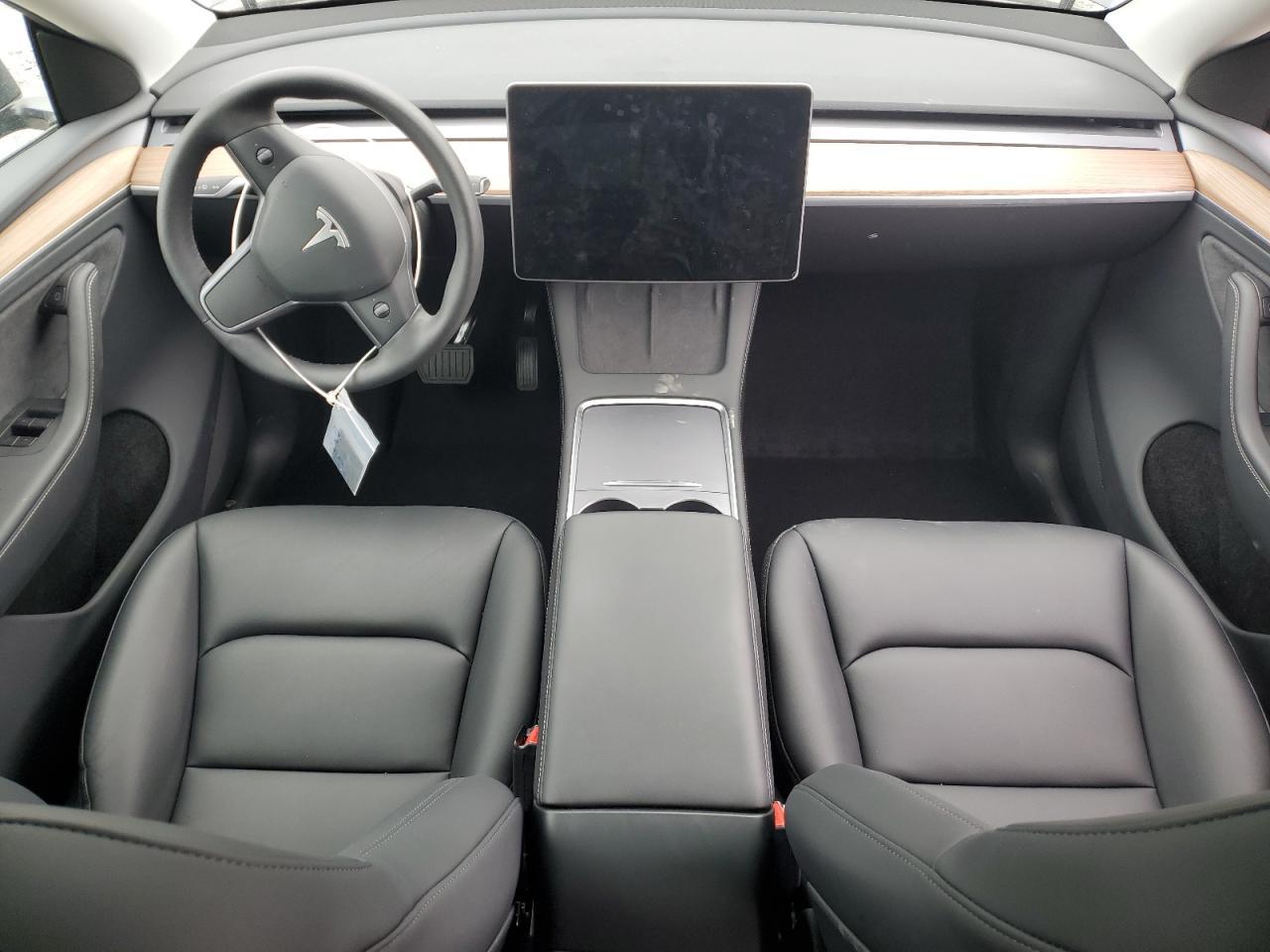 2025 TESLA MODEL Y