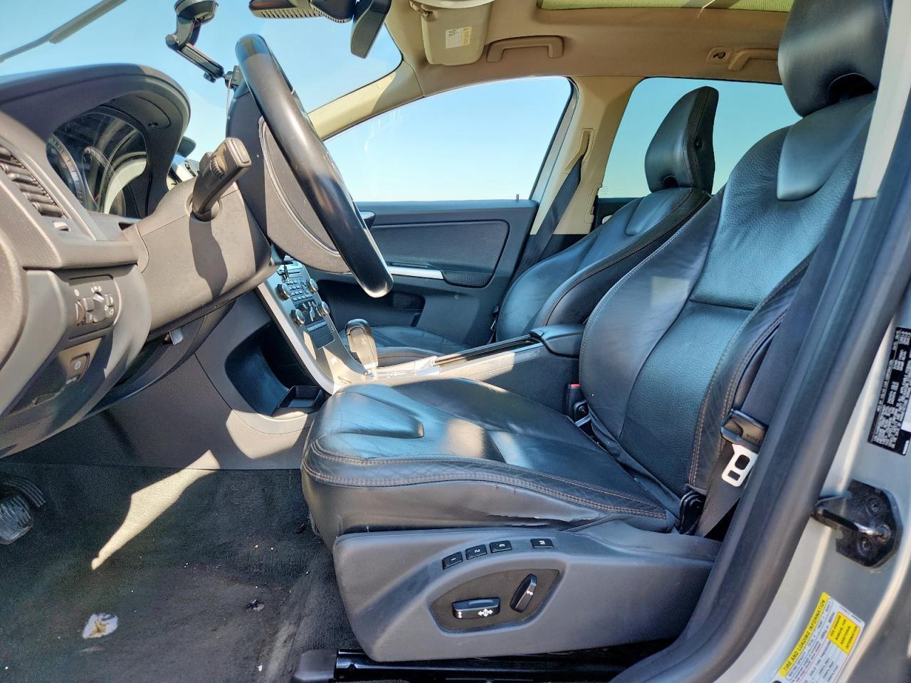 2011 VOLVO XC60
