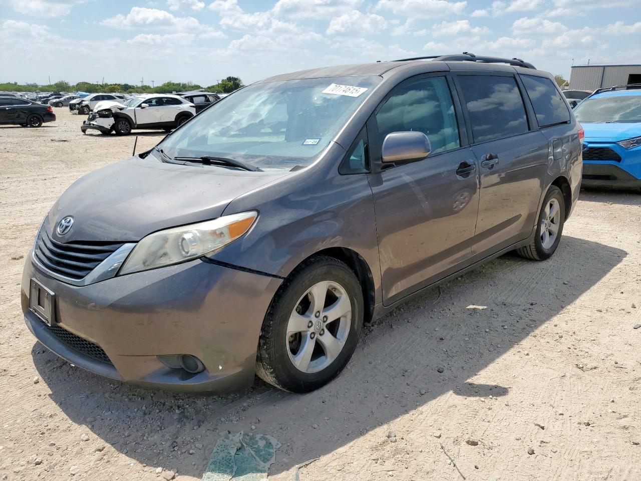 2012 TOYOTA SIENNA