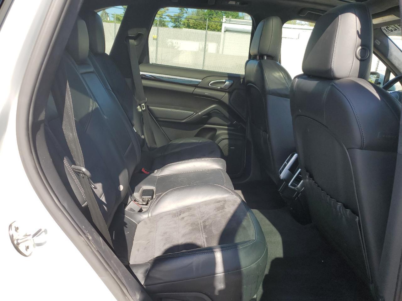 2013 PORSCHE CAYENNE