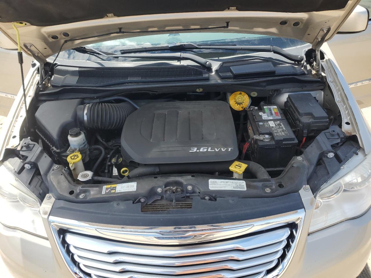 2016 CHRYSLER Town & Country