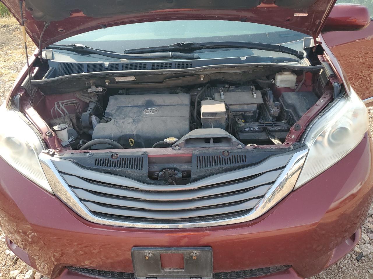 2013 TOYOTA SIENNA