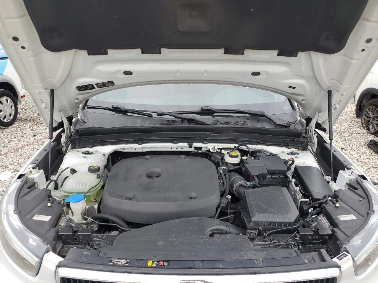 2019 VOLVO XC40
