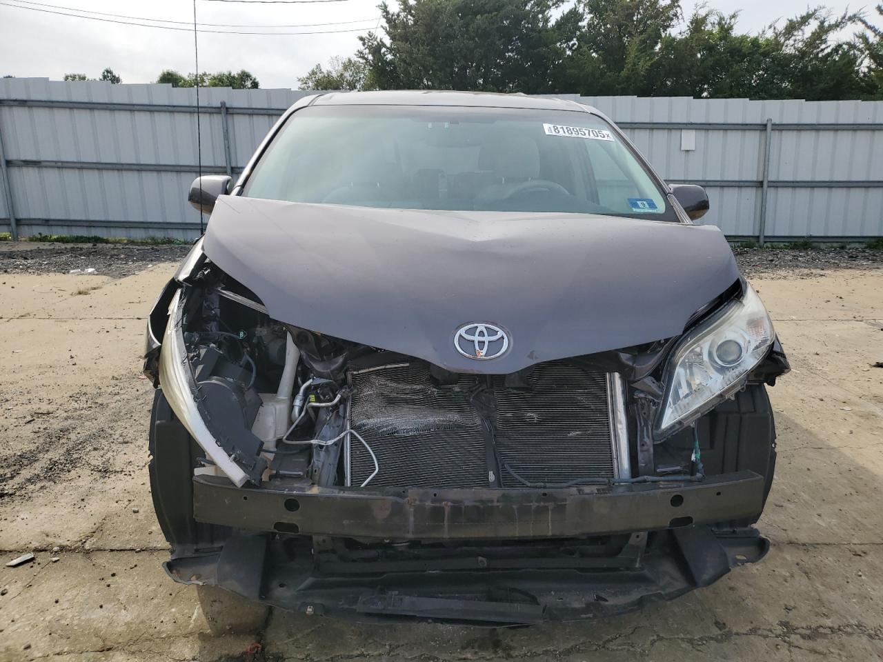 2014 TOYOTA SIENNA