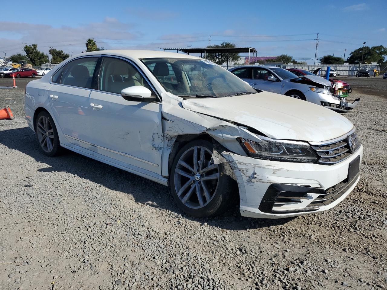 2017 VOLKSWAGEN Passat