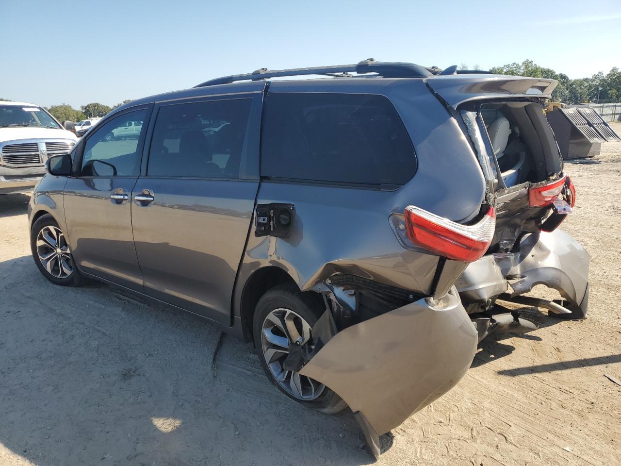 2015 TOYOTA SIENNA