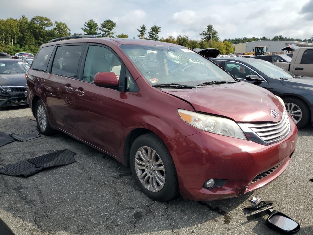 2016 TOYOTA SIENNA