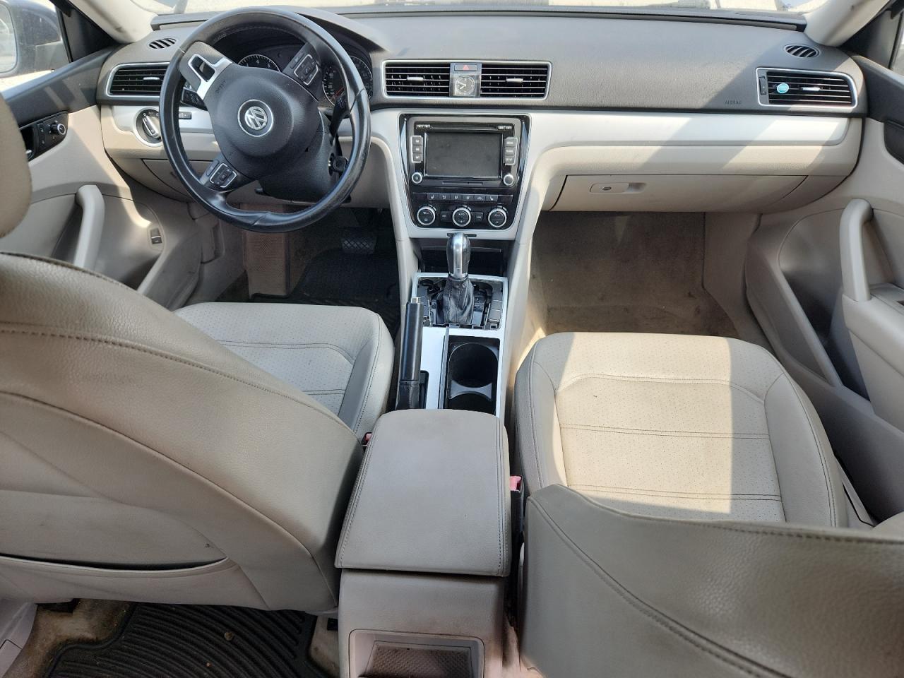 2012 VOLKSWAGEN Passat