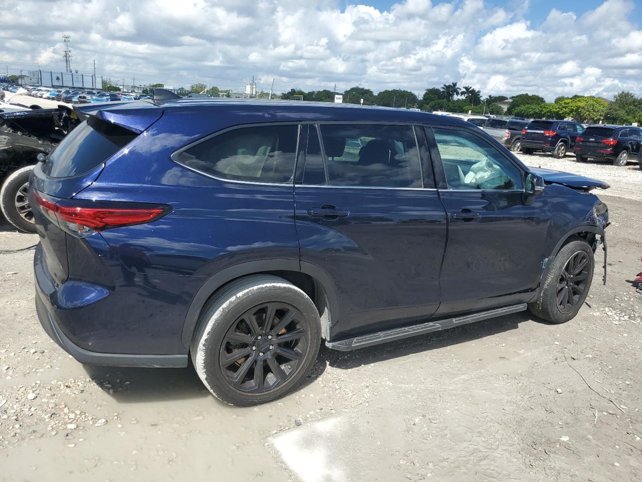 2022 TOYOTA HIGHLANDER