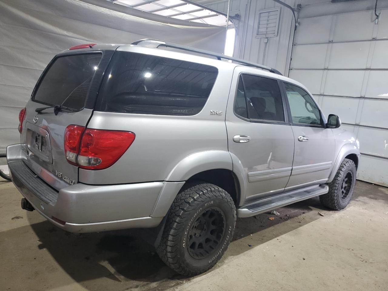 2005 TOYOTA Sequoia