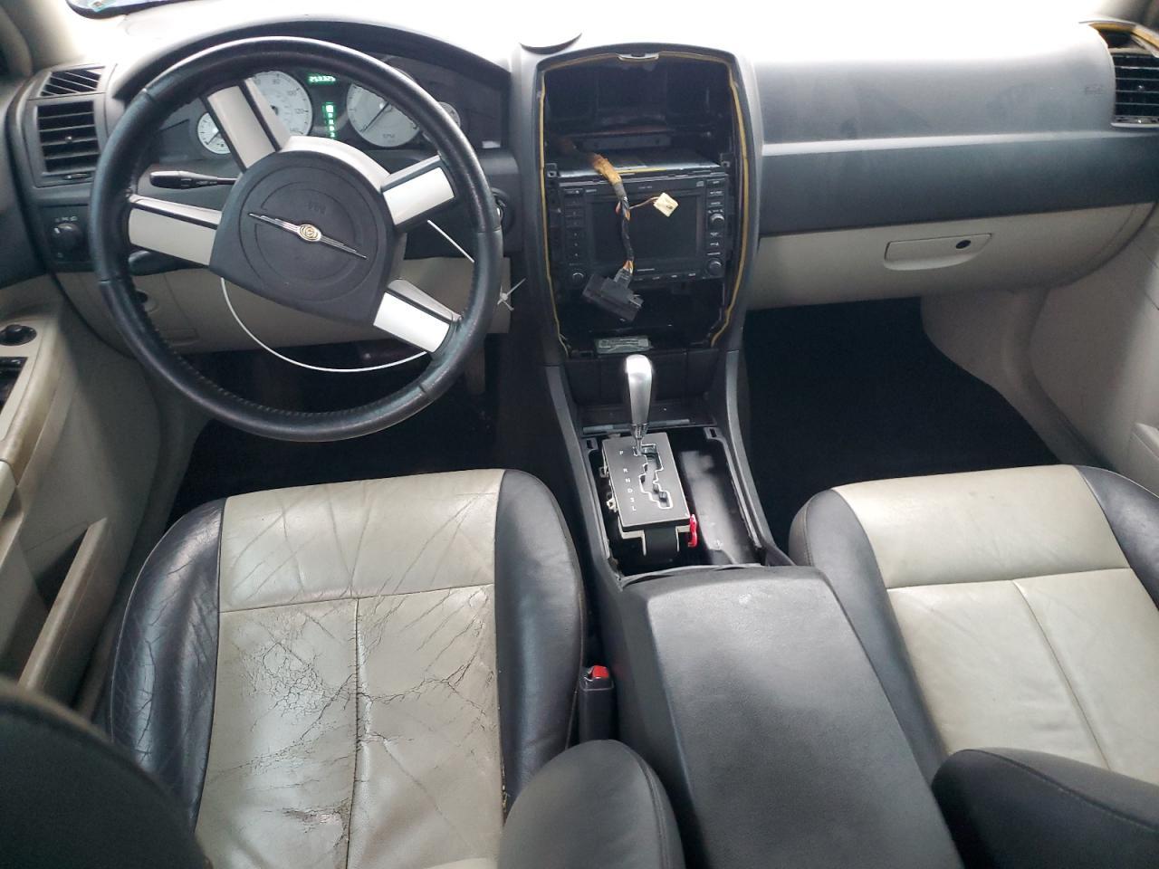2005 CHRYSLER 300