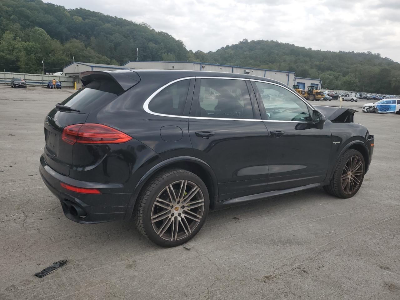 2015 PORSCHE CAYENNE