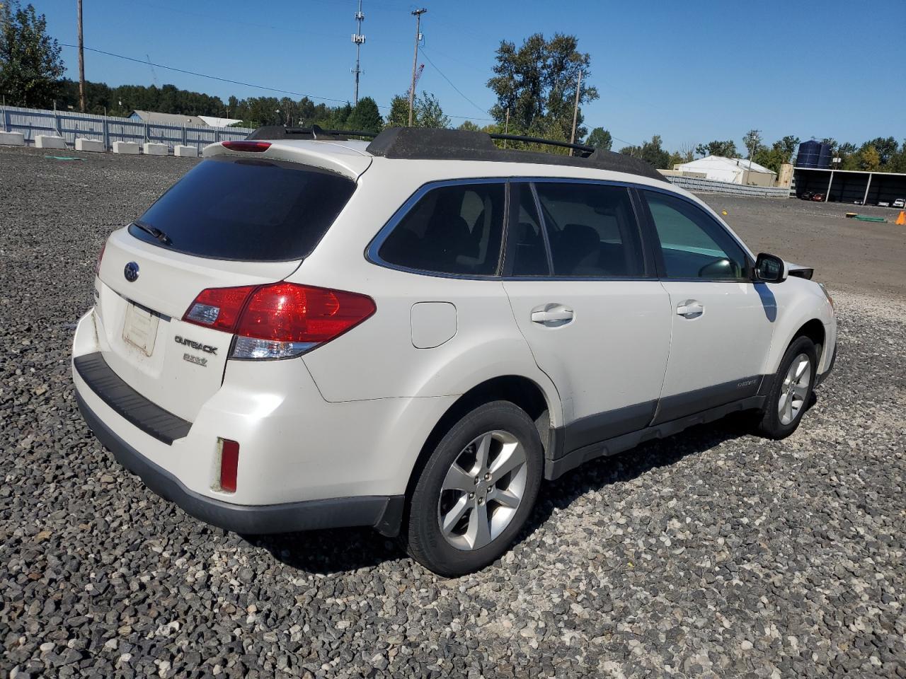 2013 SUBARU Outback