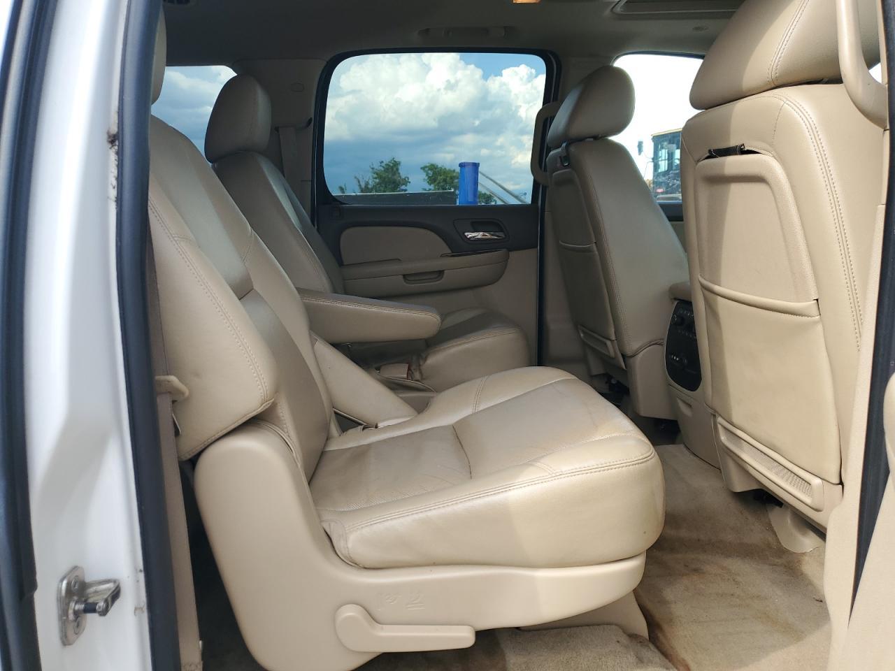 2011 CHEVROLET Suburban