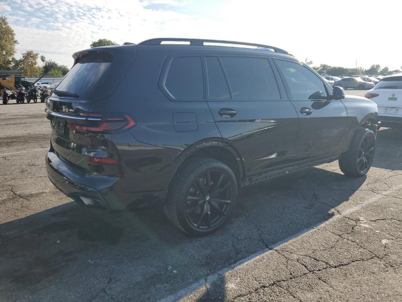 2023 BMW X7
