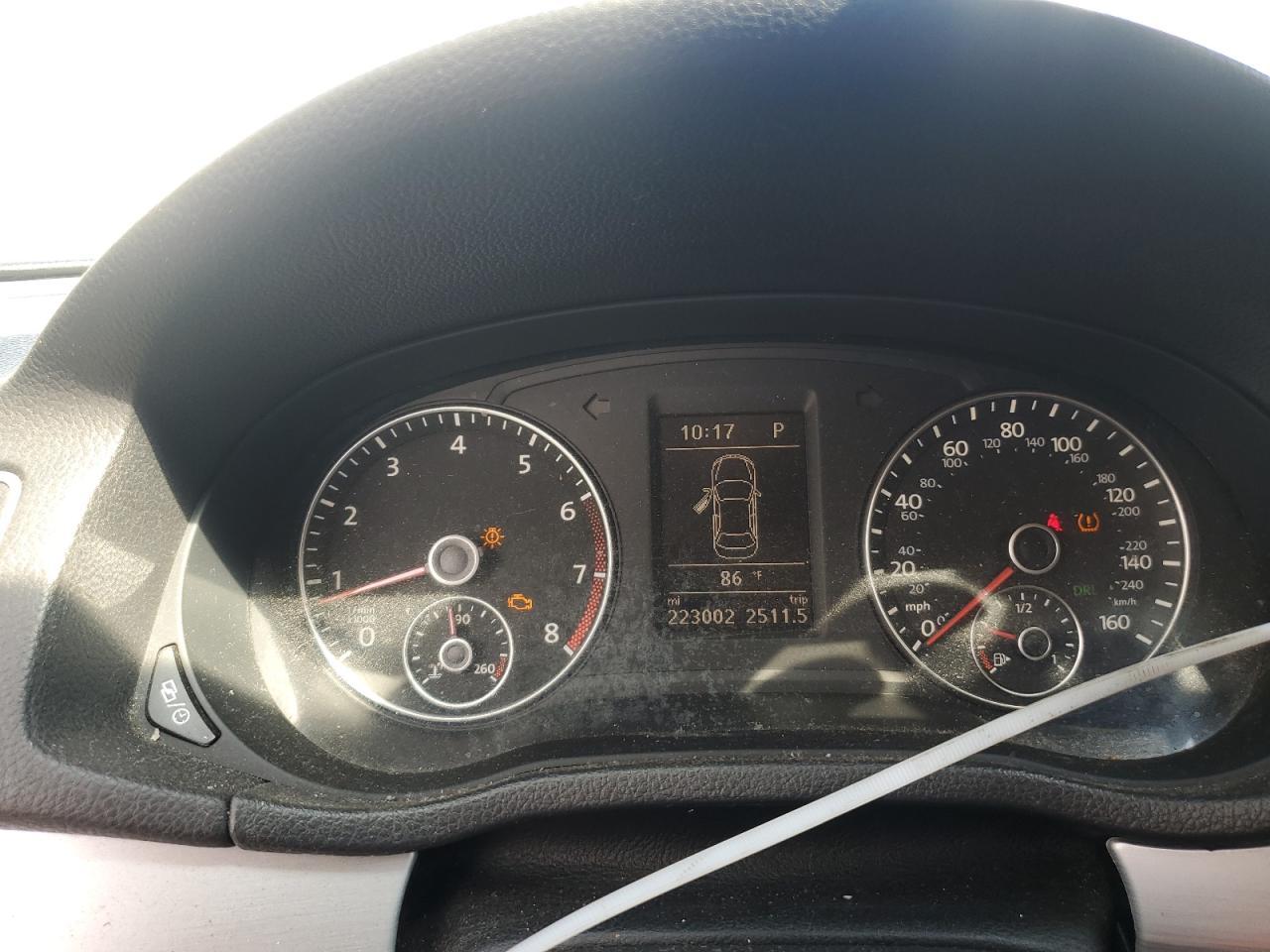 2013 VOLKSWAGEN Passat