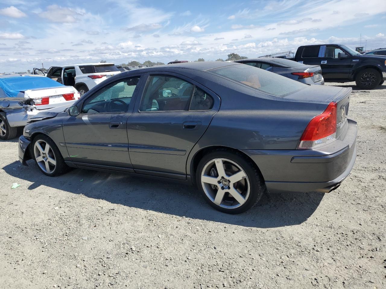2005 VOLVO S60