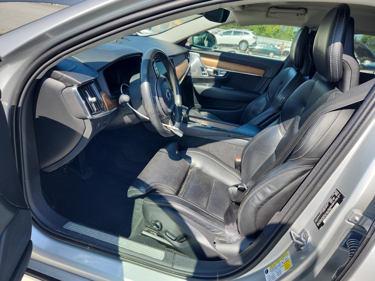 2018 VOLVO S90