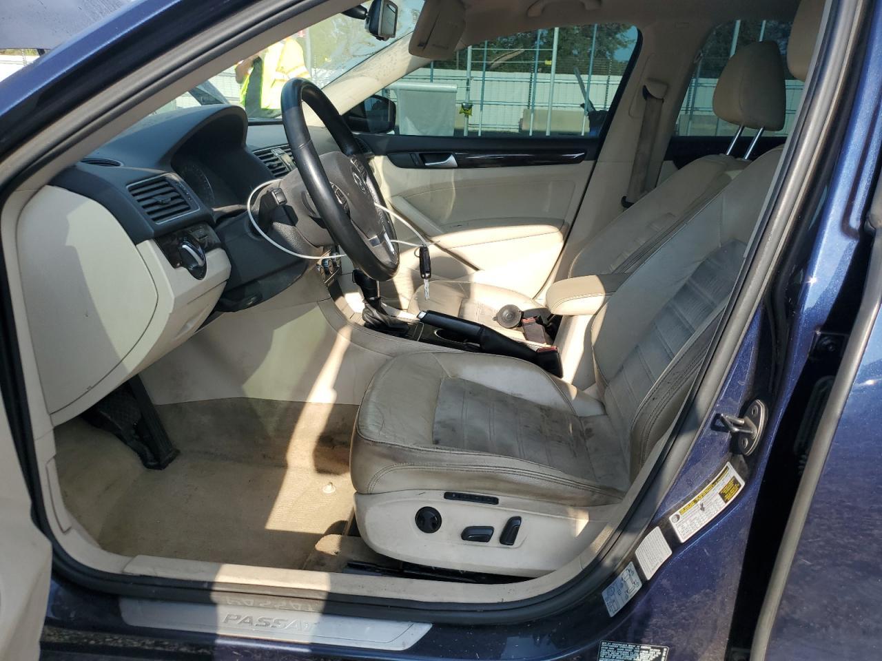 2015 VOLKSWAGEN Passat