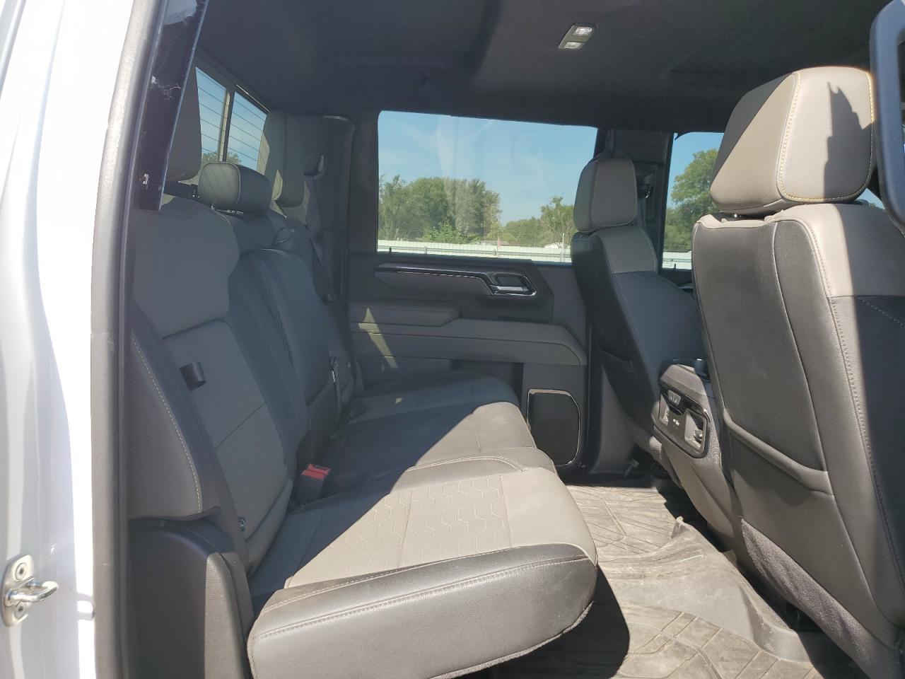 2024 CHEVROLET Silverado