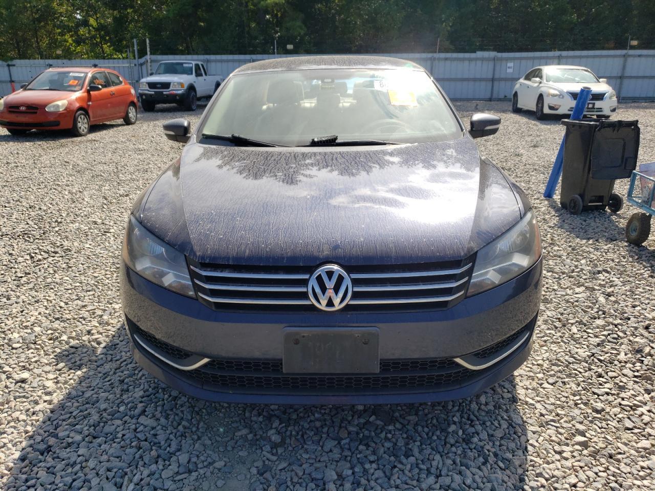 2014 VOLKSWAGEN Passat