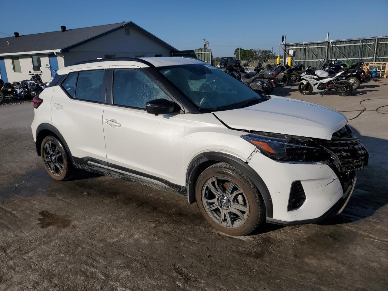 2023 NISSAN KICKS