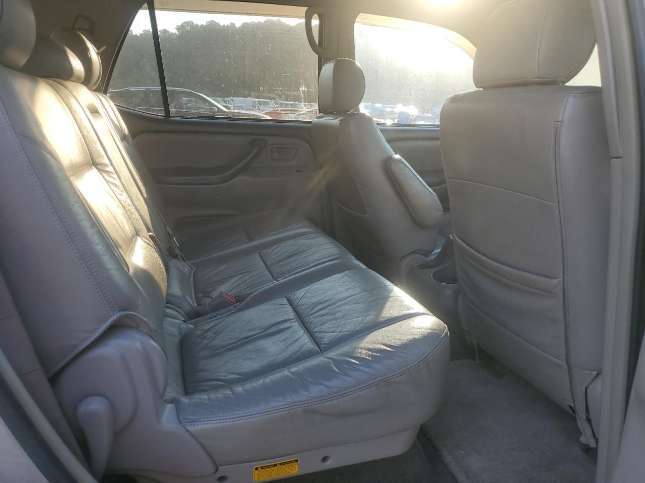 2005 TOYOTA Sequoia