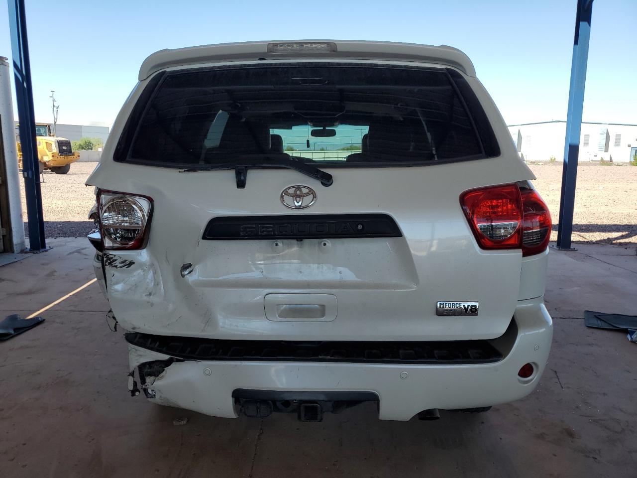 2014 TOYOTA Sequoia