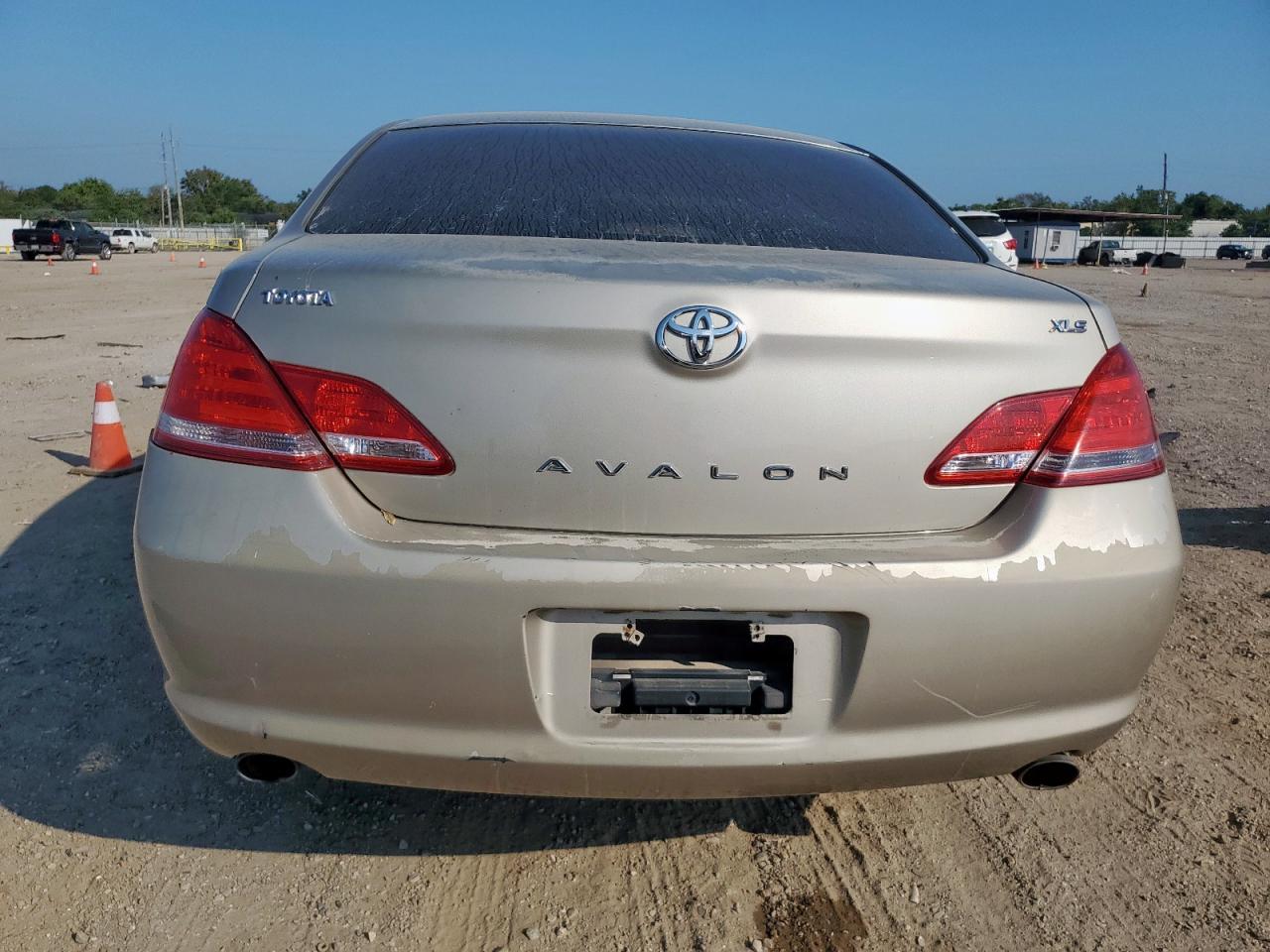 2006 TOYOTA Avalon