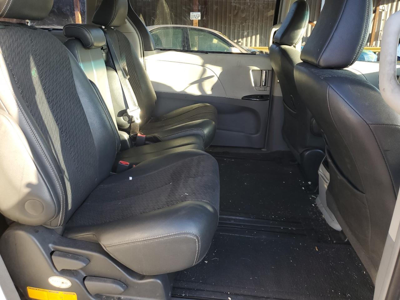2011 TOYOTA SIENNA