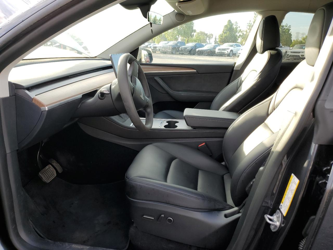 2025 TESLA MODEL Y